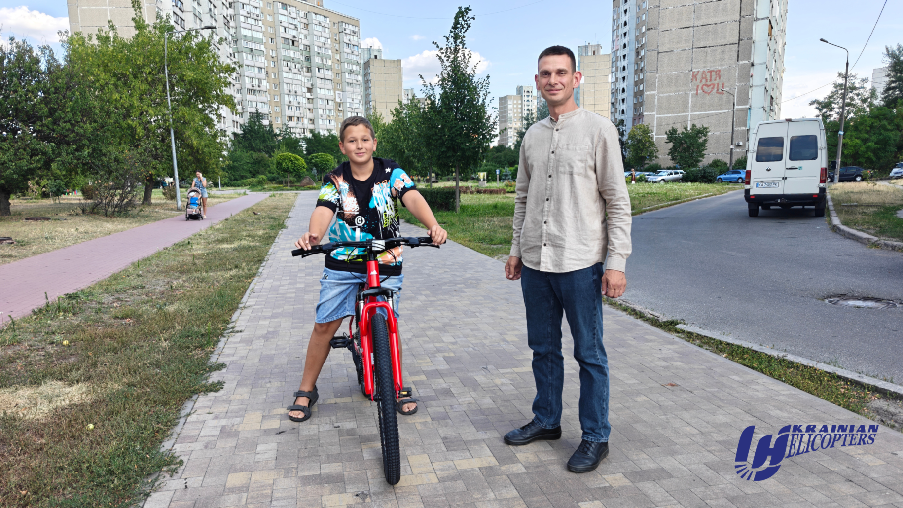 Рух — це життя: «Українські вертольоти» подарували своєму підопічному Ярославу велосипед