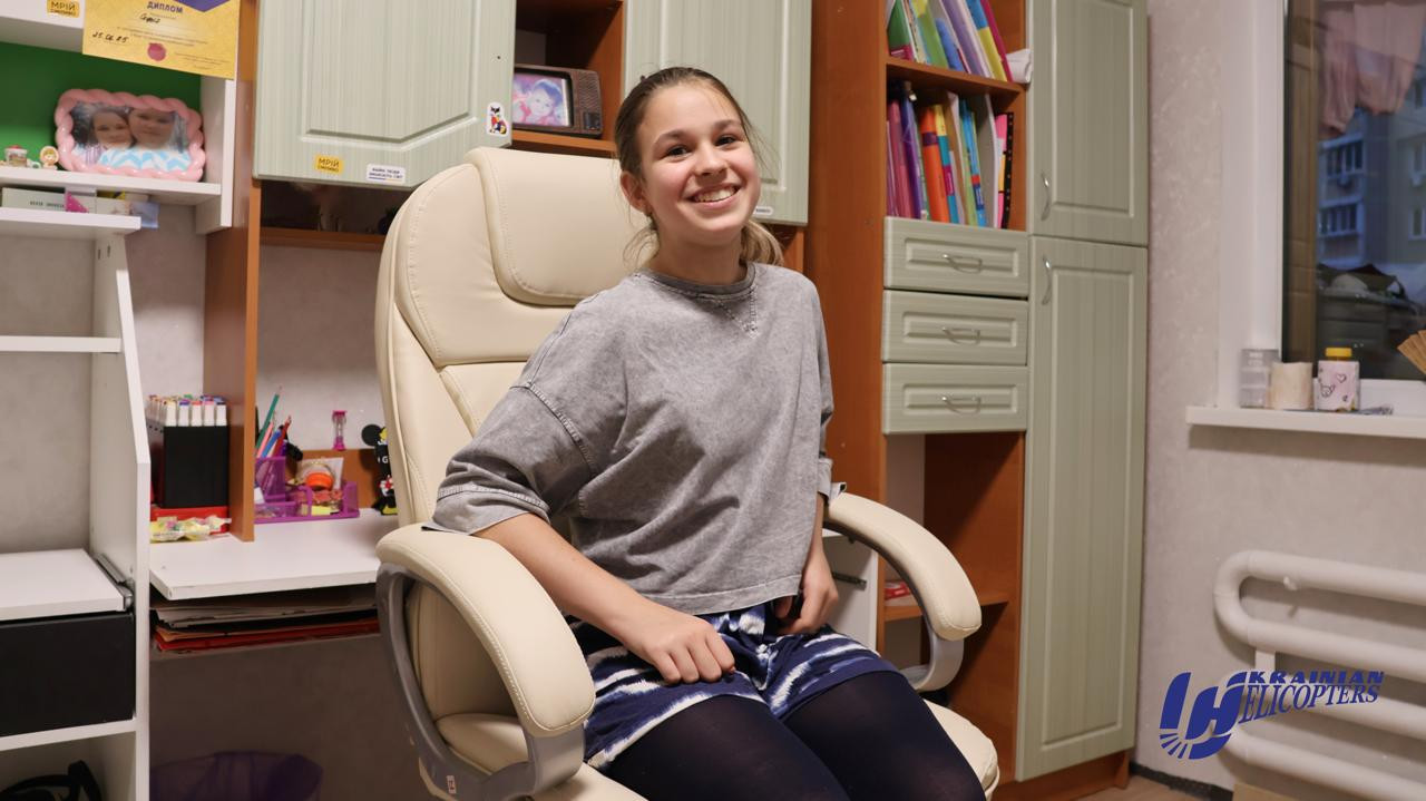 «Українські вертольоти» облаштували робоче місце своїй підопічній Софійці