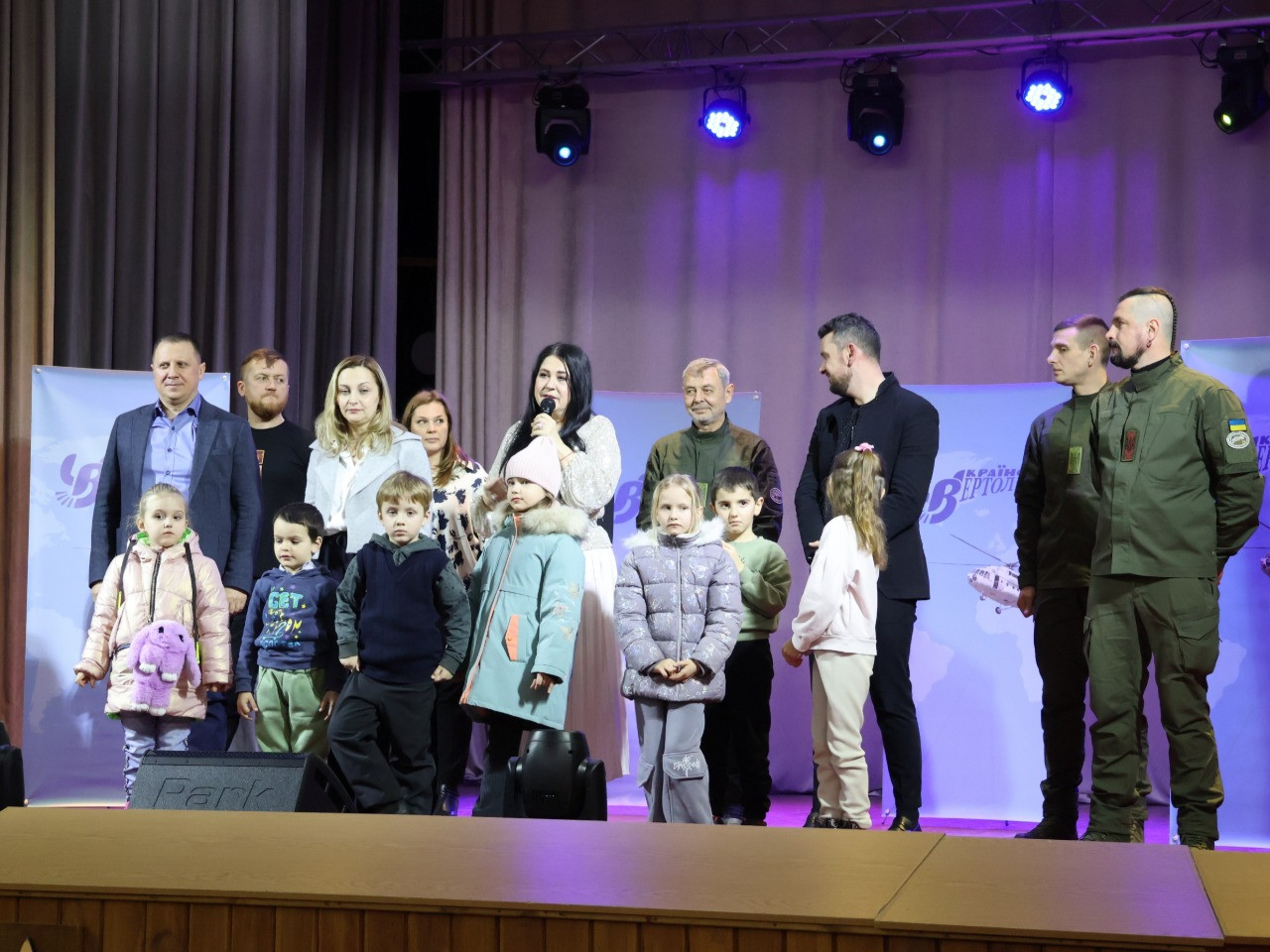 Авіакомпанія «Українські вертольоти» влаштувала благодійний концерт для родин загиблих Захисників України