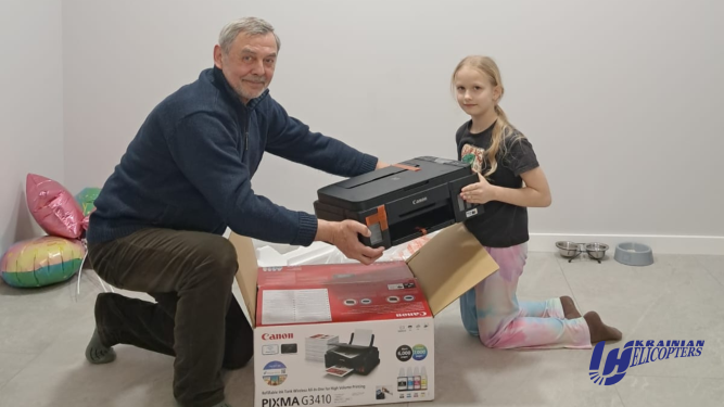 Працівники авіакомпанії «Українські вертольоти» провідали свою підопічну Ганну з Київщини
