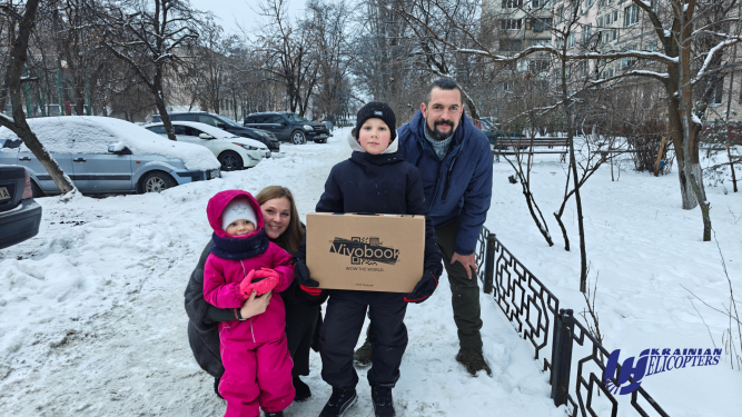Ноутбук для трьох дітей нашого Захисника із Києва від авіакомпанії «Українські вертольоти»