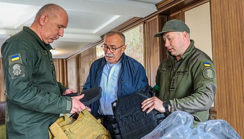 Бронежилети, шоломи, балістичні окуляри та медикаменти: гвардійці отримали благодійну допомогу на понад 10 млн гривень
