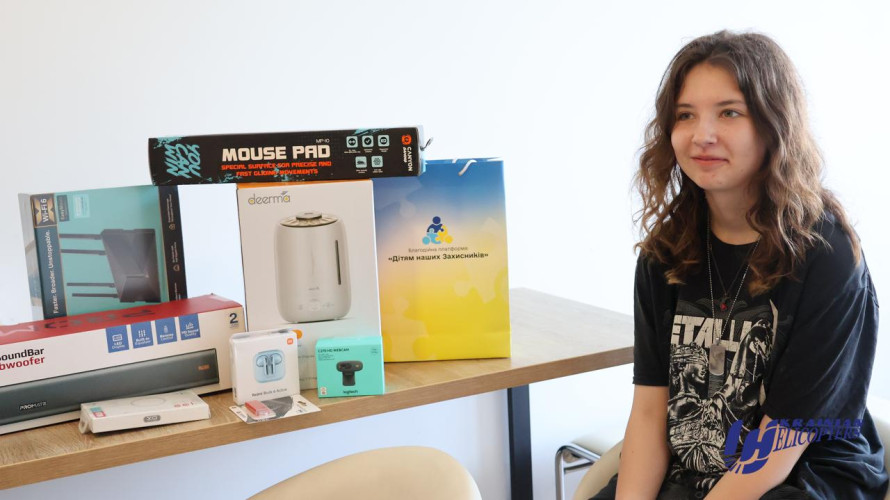 Ukrainian Helicopters continues to help Katya assemble her computer