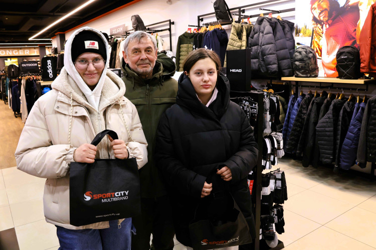 "Ukrainian helicopters" visited Natalia and Anastasia with gifts and updated their sports style