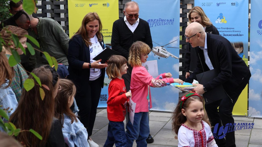 Children of fallen heroes prepear to the defenders some letters, drawings and sincere gratitude