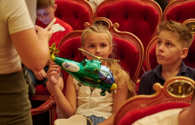 A performance, heartfelt emotions, and gifts: Ukrainian aviation company supports children of fallen defenders
