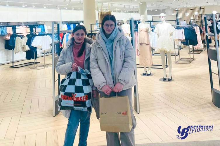 Мрії дітей здійснюються завдяки підтримці: «Українські вертольоти» подарували дівчатам з Білої Церкви праску, мікрохвильовку та стильні речі