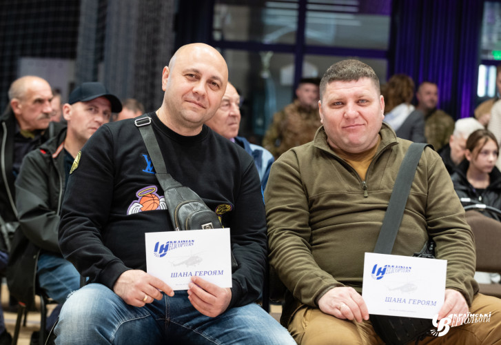 «Українські вертольоти» вручили 130 ветеранам з Бучі сертифікати по 15 тис. грн на придбання товарів