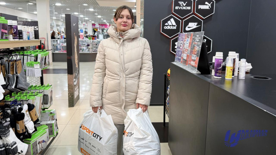 Одяг та взуття як прояв турботи від авіакомпанії «Українські вертольоти» для Насті та Наталі з Білої Церкви