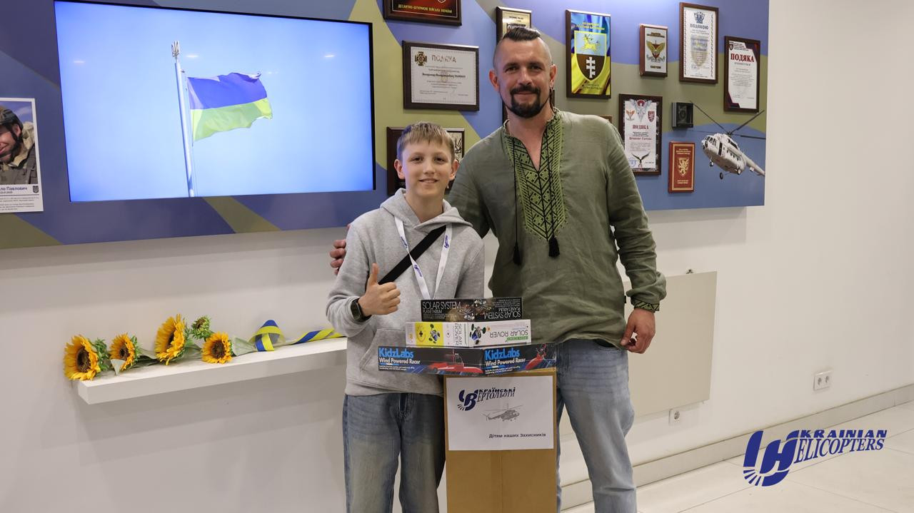 Світло підтримки в дитячих серцях: як «Українські вертольоти» щомісяця допомагають дітям загиблих Захисників