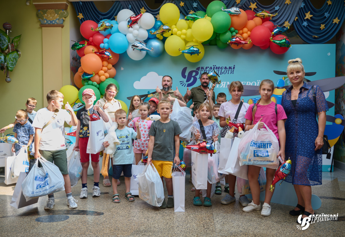 «Українські вертольоти» допомогли 1000 дітям загиблих Захисників та Захисниць підготуватися до школи