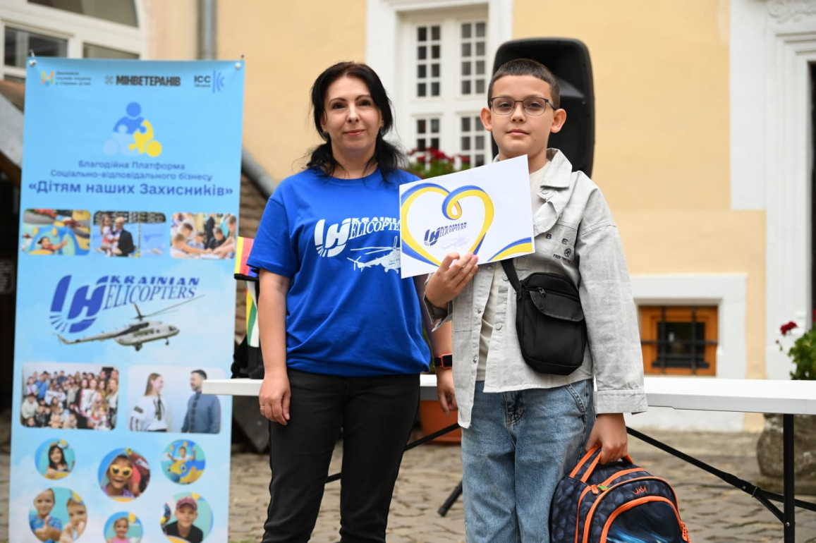 Дітям полеглих захисників вручили шкільне приладдя та подарункові сертифікати —  «Карпатський телеграф»