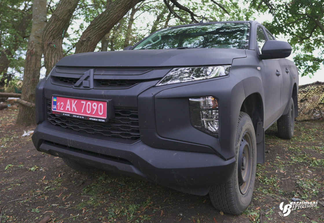 "Ukrainian Helicopters" purchased a new off-road vehicle for the frontlines and delivered it to the front