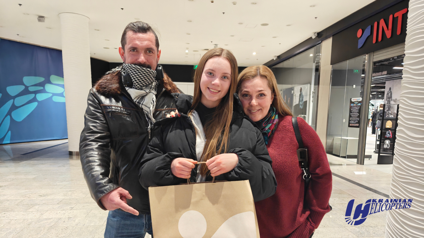 Захисне пончо і трекінгові кросівки: як «Українські вертольоти» підтримують хобі Даші з Києва
