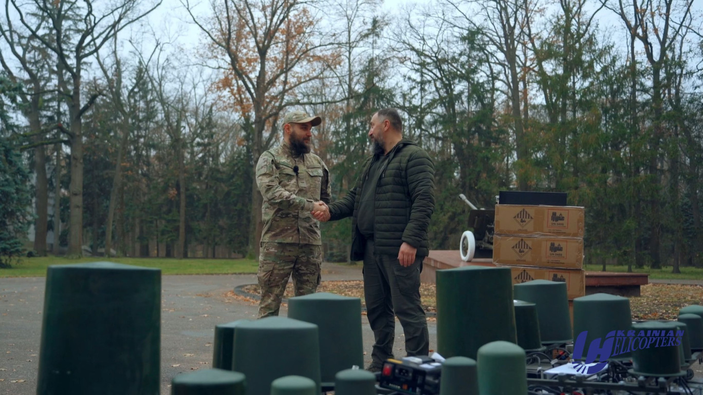 Із тилу на поле бою: Авіакомпанія «Українські вертольоти» передала на фронт РЕБи та інше обладнання