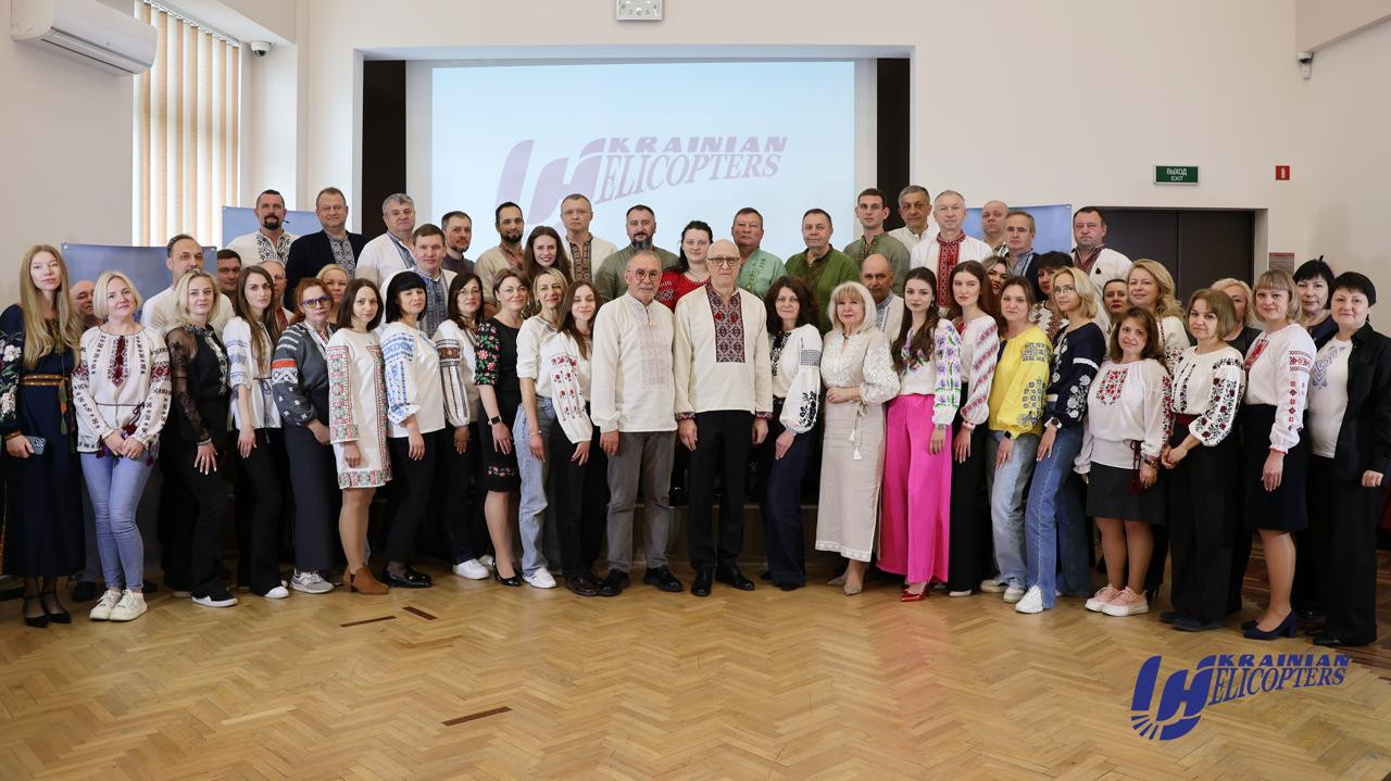 Єдність, що надихає: авіакомпанія «Українські вертольоти» святкує День вишиванки