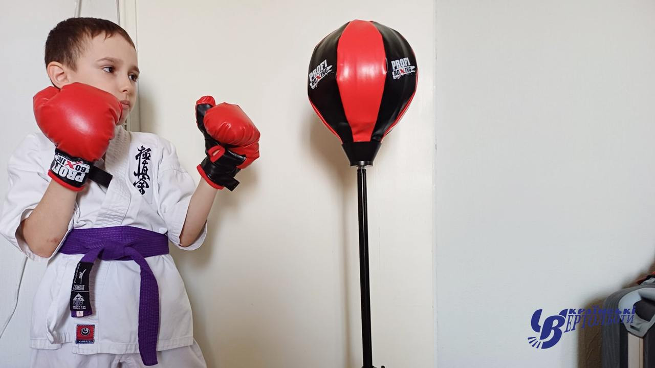 Supporting championship ambitions: Ukrainian Helicopters presented a punching bag to Levon from Bucha