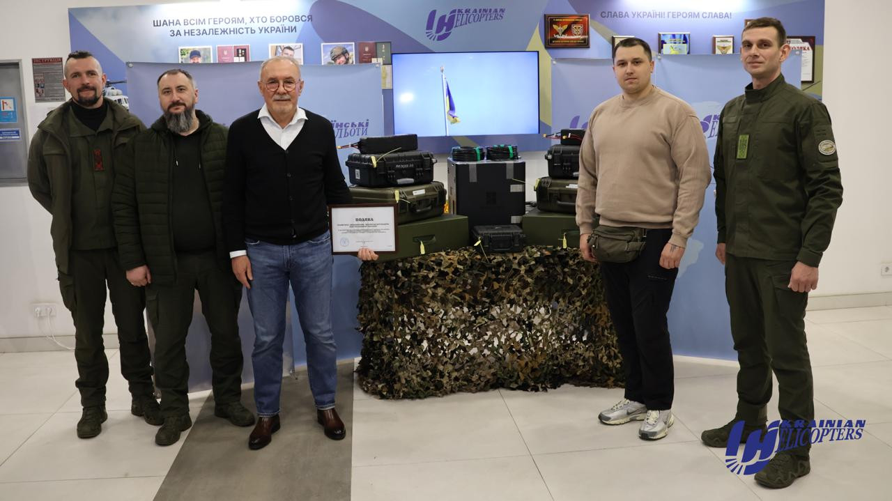 «Українські вертольоти» передали розвідникам ЗСУ 3D-принтер і безпілотний комплекс