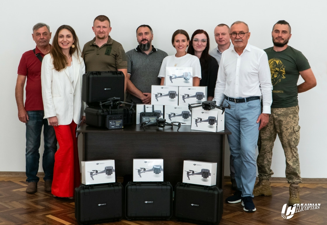 Дрони для захисників: авіакомпанія «Українські вертольоти» передала чергову партію «пташок» на фронт