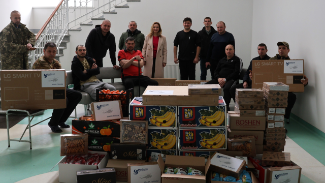 «Шана Героям»: «Українські вертольоти» підтримали поранених у лікарні — Укрінформ