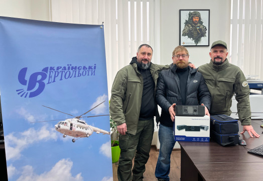 Апарат ШВЛ для захисника Олександра: допомога від авіакомпанії «Українські вертольоти»