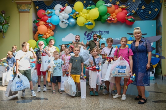 Діти загиблих захисників із Київщини отримали сертифікати на купівлю товарів для школи