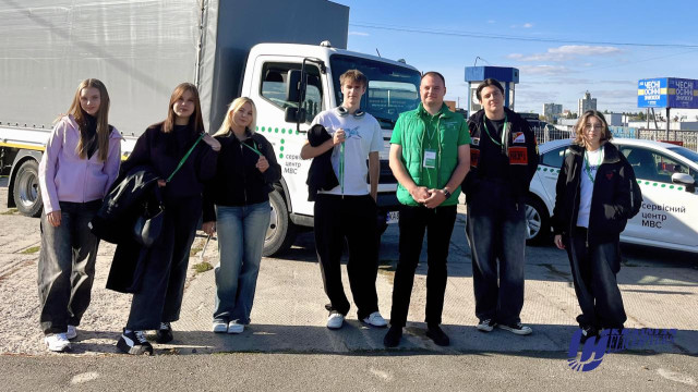 Діти наших Захисників, яких підтримує авіакомпанія, відвідали сервісний центр МВС