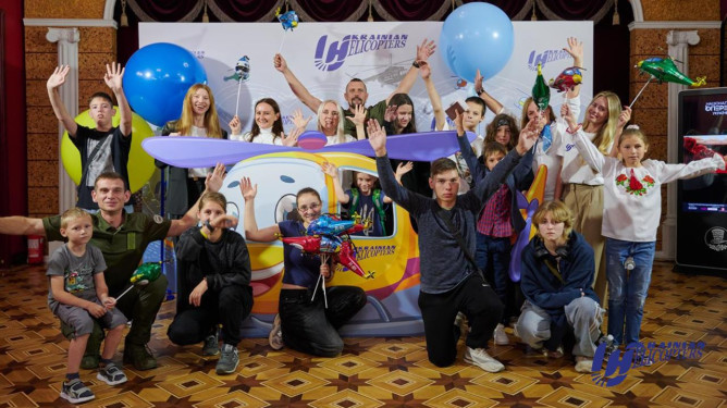 What gifts did all the children of fallen defenders, who are under financial guardianship of Ukrainian Helicopters, receive in August?