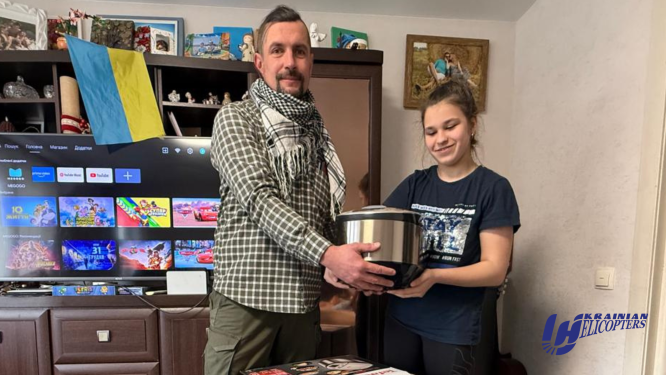 A thoughtful gift for Sofia: Ukrainian Helicopters presented household items to the daughter of a defender