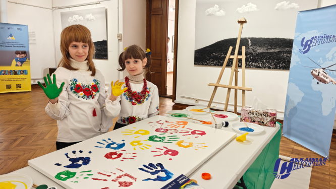 Children supported by Ukrainian Helicopters congratulated the aviation company’s Chairman of the Board of Directors on his anniversary