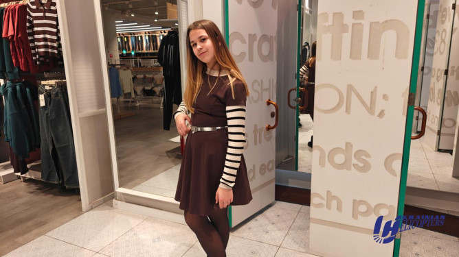 Одяг і взуття для Софії з Києва: працівники авіакомпанії сходили за покупками із донькою Героя