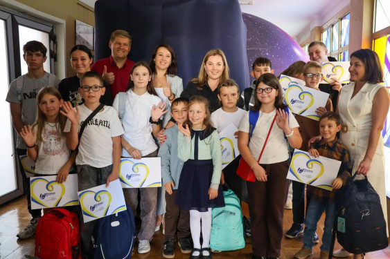 У Луцьку діти загиблих Захисників отримали подарунки до нового навчального року — «Район.Освіта»