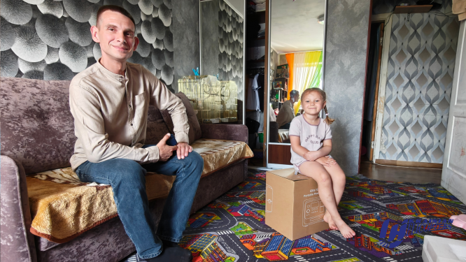 Якою б не була зима, «Українські вертольоти» уже допомагають до неї готуватись Марго, Кирилу та Єві з Києва
