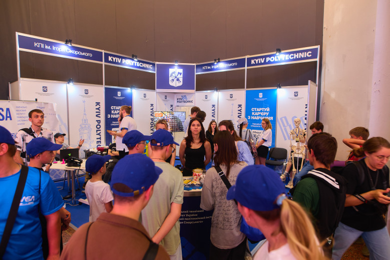 Профорієнтація та розваги: авіакомпанія «Українські вертольоти» запросила дітей захисників на фестиваль кар'єри