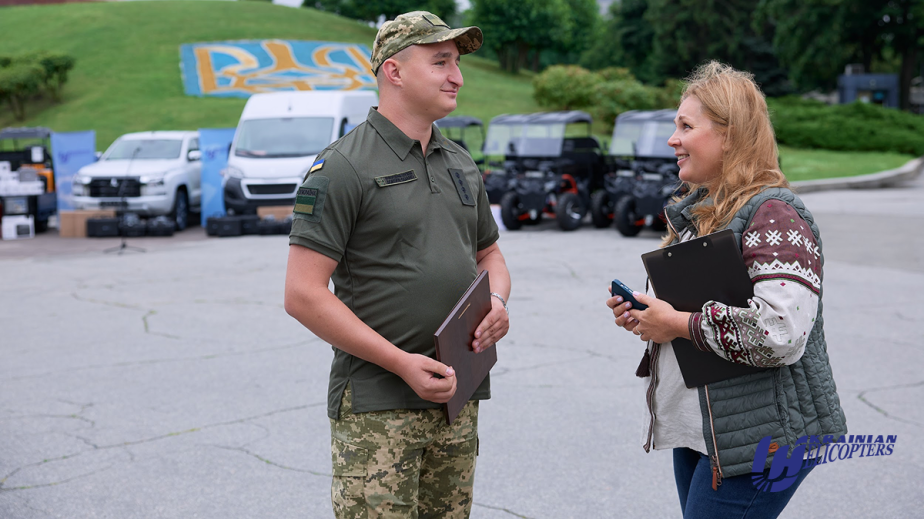 «Українські вертольоти» передали допомогу для 8 підрозділів Сил оборони
