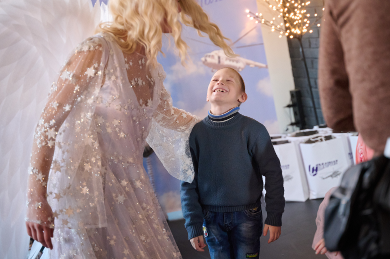 The airline company "Ukrainian Helicopters" organized a holiday for Nicholas Day and an excursion for the orphans of our Defenders