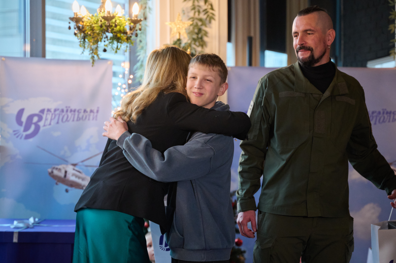 The airline company "Ukrainian Helicopters" organized a holiday for Nicholas Day and an excursion for the orphans of our Defenders