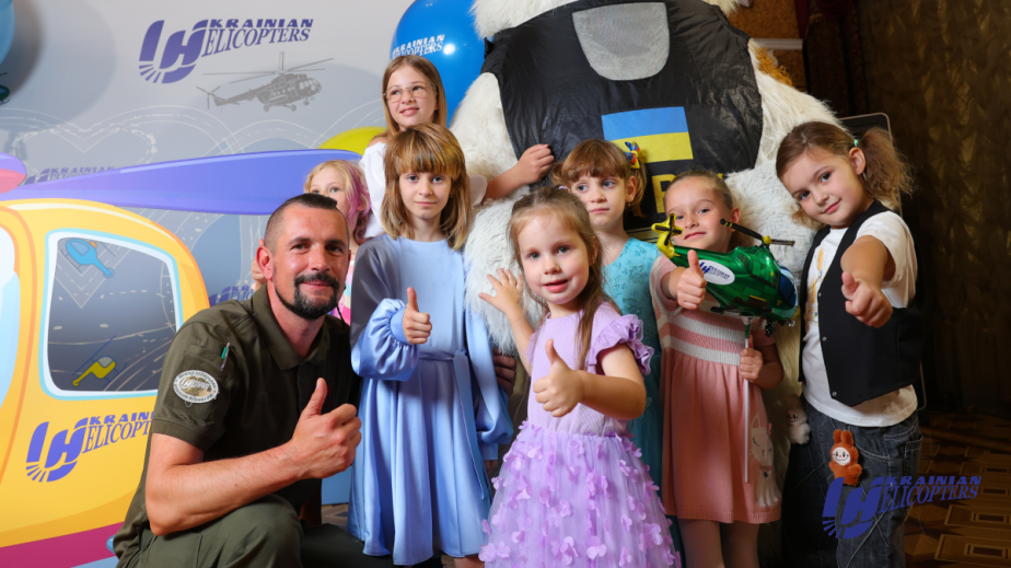 Свято і подарунки: Авіакомпанія «Українські вертольоти» привітала 1500 дітей загиблих Захисників із Днем Знань