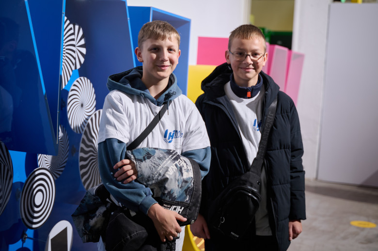 The airline company "Ukrainian Helicopters" organized a holiday for Nicholas Day and an excursion for the orphans of our Defenders