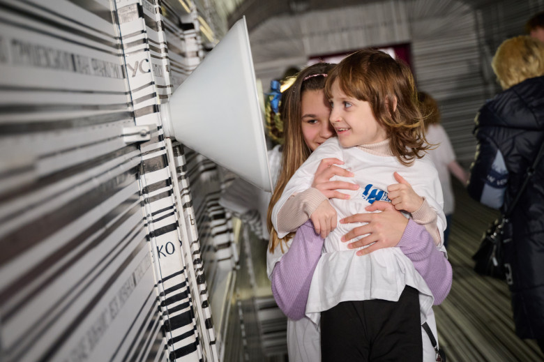 The airline company "Ukrainian Helicopters" organized a holiday for Nicholas Day and an excursion for the orphans of our Defenders