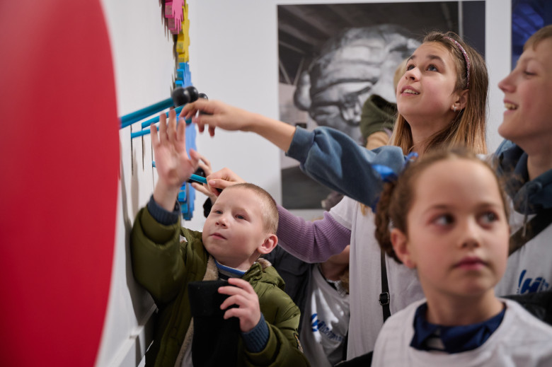 The airline company "Ukrainian Helicopters" organized a holiday for Nicholas Day and an excursion for the orphans of our Defenders