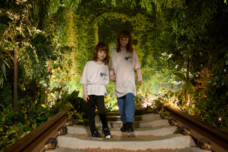 The airline company "Ukrainian Helicopters" organized a holiday for Nicholas Day and an excursion for the orphans of our Defenders