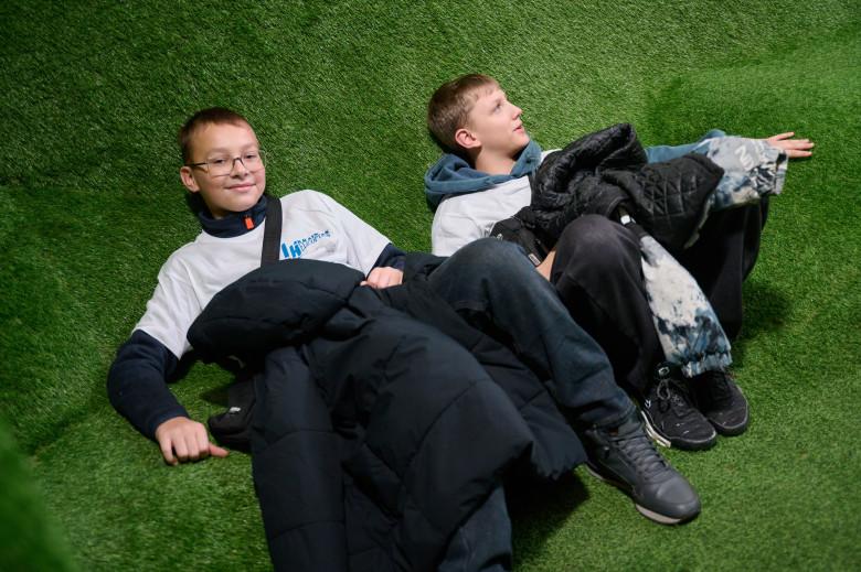 The airline company "Ukrainian Helicopters" organized a holiday for Nicholas Day and an excursion for the orphans of our Defenders