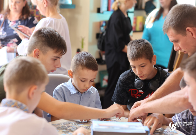 Charitable aid to "Children of Heroes"