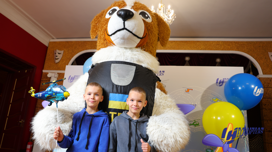 Свято і подарунки: Авіакомпанія «Українські вертольоти» привітала 1500 дітей загиблих Захисників із Днем Знань