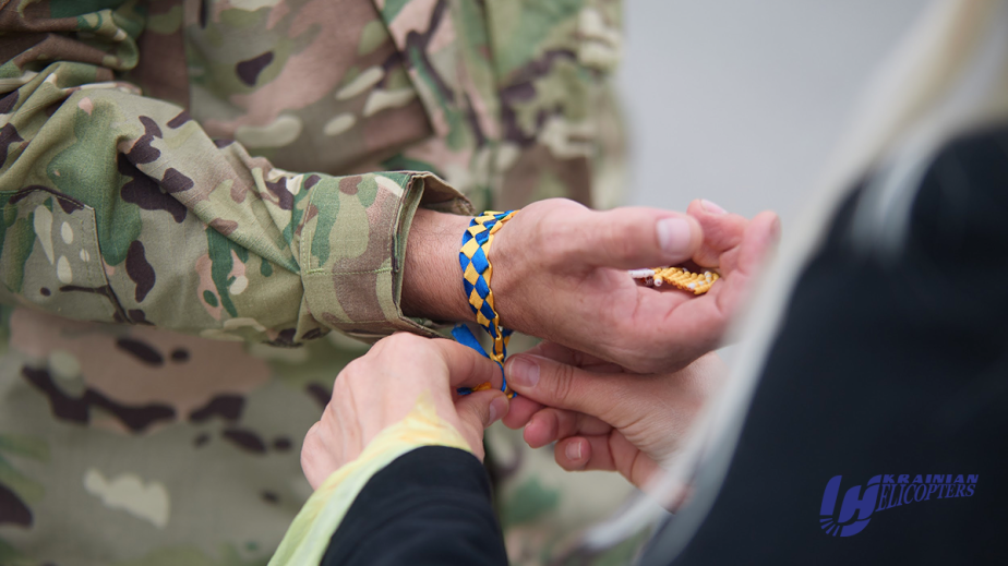 «Українські вертольоти» передали допомогу для 8 підрозділів Сил оборони
